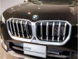 【キドニーグリル】BMWは約90年もの間、ほぼ全ての車両にひと目でBMWだと分かるこの特徴的なフロントグリルが備えられ、デザイン・アイコンとして親しまれてきました。