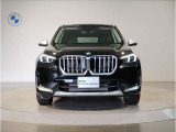 【キドニーグリル】BMWは約90年もの間、ほぼ全ての車両にひと目でBMWだと分かるこの特徴的なフロントグリルが備えられ、デザイン・アイコンとして親しまれてきました。
