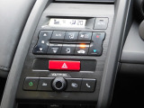エアコンパネルです。コンパクトな車内ですので、エアコンの効きも早く、快適です。