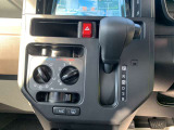 ★中古車なので、傷や凹みは多少はございます。小さな傷から大きな傷までさまざまです。大きな傷凹みは鈑金塗装修理後にお渡しを致しております。自社鈑金工場完備ですので、スピーディーな対応が可能です!