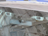 アイサイトは人の目と同じように2つのカメラでクルマ、人、2輪車を識別、判断し必要に応じて制御を行う運転支援システムです。