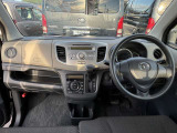 シンプルな内装ですので運転操作も迷うことなく出来ます☆