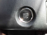 4WDを中心に大きな展示場に幅広い車種を展示しております。ゆっくりと色々な車種をご覧になりお客様の1台をお選びください。試乗も出来ますのでお気軽にお声かけ下さい。