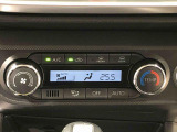 AUTOエアコンを装備しています♪室内の温度を設定するとセンサーが室温を感知して、温度、風量を自動的にコントロ-ルして快適な空間を作ってくれます!
