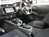運転しやすい運転席回りにオシャレな内装になっています!長いドライブも安心で楽しさも倍増!!