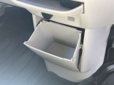 グローブボックスです!車内の収納力もある車です!