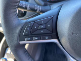 運転中でも音量調整やチャンネル変更がスムーズにできるステアリングスイッチ付き♪