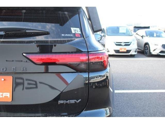 中古車 三菱 アウトランダー PHEV 2.4 P 4WD オーバーフェンダ 中古車 三菱 アウトランダー PHEV 2.4 P 4WD オーバーフェンダ