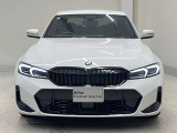 【キドニーグリル】BMWは約90年もの間、ほぼ全ての車両にひと目でBMWだと分かるこの特徴的なフロントグリルが備えられ、デザイン・アイコンとして親しまれてきました。