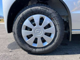 145/80R12スチールホイール、フルホイールキャップ