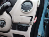 こちらは運転席側のドリンクホルダーです。