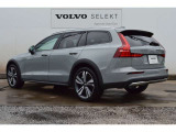 VOLVOの安全機能は前方だけではなく後方も監視しています
