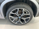 一部モデルを除いたほとんどの車両でランフラットタイヤが標準装備♪たとえタイヤの空気が抜けてしまっても、~80km/hの速度で80km程の距離を走行可能です。