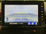 バックでの車庫入れも安心です! リアカメラが付いているバックモニター付のナビを装備しております。操作線もついており距離感も画面から確認できます。