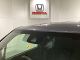 Honda SENSING装着車です。衝突を予測してブレーキをかけたり、前のクルマにちょうどいい距離で走行できる多彩な安心・快適機能を搭載した先進の安全運転支援システムがドライバーをサポートします。