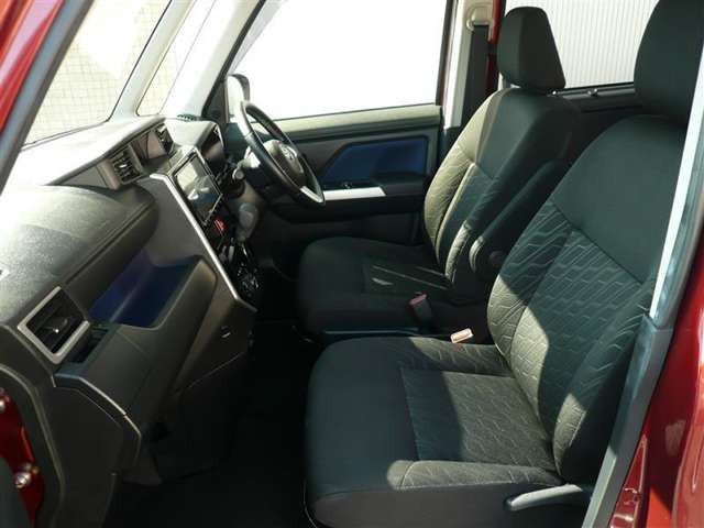 ルーミー　M900A　フロントドア右　管理番号　4589