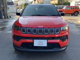 「どこにでも行ける。何でもできる。」Jeepに息づく自由の精神はその素晴らしい性能で、Jeepだから辿り着ける未知なる世界へ誘い心と身体を開放します。