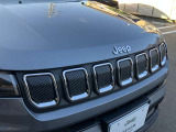 「どこにでも行ける。何でもできる。」Jeepに息づく自由の精神はその素晴らしい性能で、Jeepだから辿り着ける未知なる世界へ誘い心と身体を開放します。