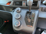 ★中古車なので、傷や凹みは多少はございます。小さな傷から大きな傷までさまざまです。大きな傷凹みは鈑金塗装修理後にお渡しを致しております。自社鈑金工場完備ですので、スピーディーな対応が可能です!