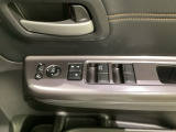 パワーウインドウは運転席でドア4枚とも上下の操作ができるようになっています。子供さんが勝手に操作できないようにロックすることも可能です。