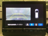 バックでの車庫入れも安心です! リアカメラが付いているバックモニター付のナビを装備しております。バンパーについているソナーや、操作線もついており距離感も画面から確認できます。