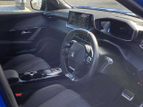 小径ステアリングがPEUGEOTブランドの証!
