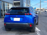 どっしり感を感じるリアビュー・輸入車ならではの大地を掴むようなシルエット。
