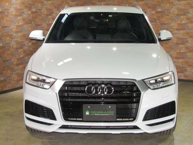 アウディ Q3 2.0 TFSI クワトロ 180PS Sラインパッケージ 4WD の