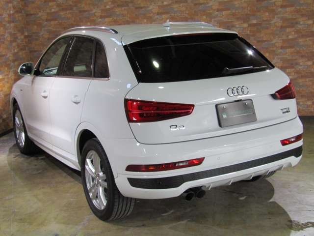 クワトロ様 アウディ Q3 2.0 TFSI クワトロ 180PS Sラインパッケージ 4WD の