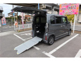 このお車は過去に修復歴が有ります。修復場所は(右前)です。しかし写真の通り、きちんと直しています♪ので走行には問題は有りません。修復は(小)ですので御安心下さい♪