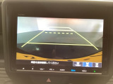 バックでの車庫入れも安心です! リアカメラが付いているバックモニター付のナビを装備しております。操作線もついており距離感も画面から確認できます。