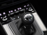 スポーツカーを自分で操る楽しさを醍醐味の7速マニュアル仕様