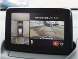 【360°ビューモニター】専用カメラにより上から見下ろしたような視点で360度クルマの周囲を確認することができます。駐車が苦手な方でも縦列駐車や幅寄せ時に活躍してくれます。