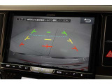 バックモニターがあれば車庫入れ時など、後ろが確認できて安心です。運転に自信がない方にはおすすめの装備です。ただし、バック時目視での確認も忘れずに。