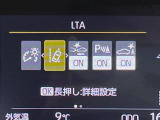 【トヨタセーフティセンス】走行中に前方の車両等を認識し、衝突しそうな時は警報とブレーキで衝突回避と被害軽減をアシスト。より安全にドライブをお楽しみいただけます。