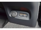 リアシートにも3段階の調節ができるシートヒーター、USB-Cポートも付いています