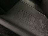 運転席・助手席シート内の窓側にはサイドエアバックを装備しています。横からの衝撃に備え、いざというときにエアバックが開き乗員を守ります。