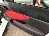 洗練されたデザインの運転席回りはドライビングの愉しさを予感させてくれます♪