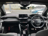 小径ステアリングがPEUGEOTの証!