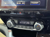エアコンはオートエアコンです(^-^)温度調節も細かくできるので車内を快適な温度にできますよ(*^^*)人気の装備です☆