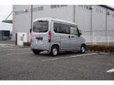 両側スライドドア付。通常のドアに比べて、車のボディーに対し平行に開閉し、開けてもスペースを取りません。出入り口が大きいドアはお子様のいるご家庭はもちろん、混んだ駐車場でも大活躍です!