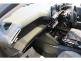 認定中古車は新車登録から9年以内のディーラー車を点検整備。プジョーを知り尽くした正規ディーラーが源泉した高い品質のクルマだけをお届けいたします。