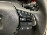 ハンドルにHondaセンシング系のクルーズコントロールやレーンキープアシストなどのスイッチが装備されています。ハンドルから手を離さず安全に操作できます。