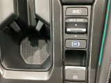 セレクターノブの下に、スポーツ・ノーマル・コンフォートの3つの異なるドライブモードスイッチがついています。シーンに合わせて最適な加速感や乗り心地を楽しめるドライブモードスイッチです。