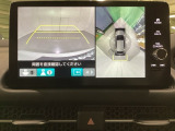 マルチビューカメラシステム搭載車です。お車の周囲を全方位でカバーします。後方・前方・両脇と、コンディションが悪い視界でもカラーモニターに映し出した映像がドライバーをサポートします。