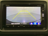 バックでの車庫入れも安心です! リアカメラが付いているバックモニター付のナビを装備しております。操作線もついており距離感も画面から確認できます。
