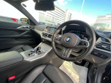 【ハンドル】ドライバーとBMW車の一体感がダイレクトに伝わるステアリングホイール。形状・太さへの拘りに加えて、操作性を高める為にスイッチ類も配置。クイックかつ安定のドライビングを体感下さい!