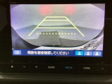 バックでの車庫入れも安心です! リアカメラが付いているバックモニター付のナビを装備しております。操作線もついており距離感も画面から確認できます。