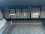 USBやシガーソケットも対応しておりますので、外部機器での接続、充電なども可能でございます。