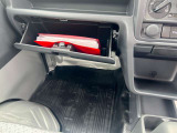 グローブボックスです!車内の収納力もある車です!